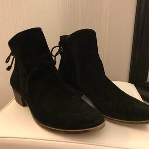 Lucky Brand size 9.5 Black Sued Bootie zipper